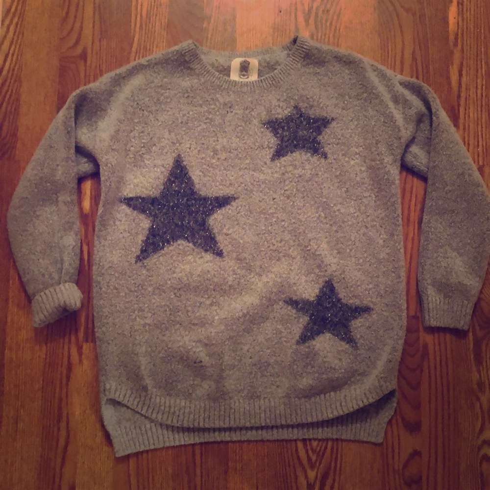 ⭐️Gray & Sparkly Star Sweater⭐️